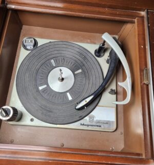 c120- mid century magnavox console stereo. Not tested. Missing tv - Image 3