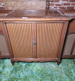 c120- mid century magnavox console stereo. Not tested. Missing tv - Image 4