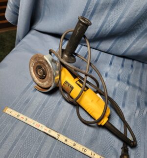 c147- dewalt angle grinder. Tested/works - Image 2