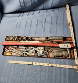 c151- tray with tools - Image 1