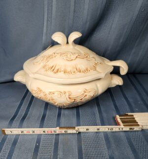 c199- vintage soup tureen - Image 1
