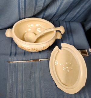 c199- vintage soup tureen - Image 3