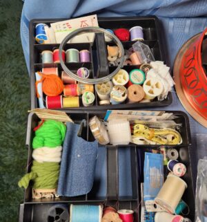 c222- collection of sewing supplies - Image 2
