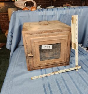 c233- antique metal box - Image 1