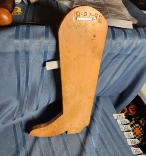 c255- unique wooden boot key holder - Image 2