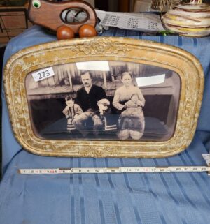c273- antique wood frame family portrait - Image 1