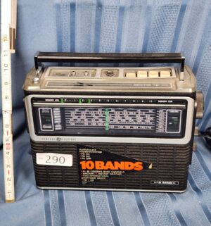 c290- General Electric 10 Band radio - Image 1