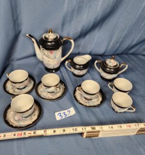 c337- Japanese Moriage Dragonware tea set - Image 1