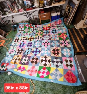 c359- king sign homemade machine sewn quilt - Image 1