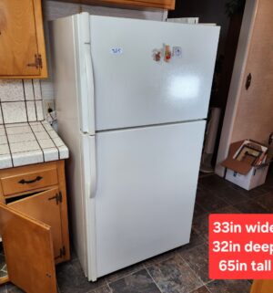 c365- Kenmore Refrigerator w/ water and ice maker. Works great. Ice maker has no ice - Image 1