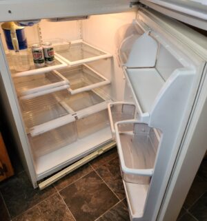 c365- Kenmore Refrigerator w/ water and ice maker. Works great. Ice maker has no ice - Image 2