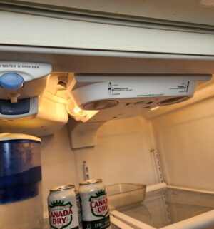 c365- Kenmore Refrigerator w/ water and ice maker. Works great. Ice maker has no ice - Image 5