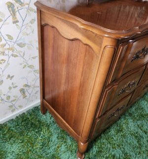 c367- Mid century French Provincial Bassett dresser w/ mirror - Image 5