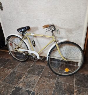 c371- vintage original Schwinn cruiser bicycle. Great condition - Image 1