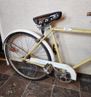 c371- vintage original Schwinn cruiser bicycle. Great condition - Image 2