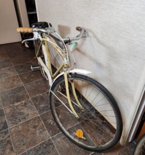 c371- vintage original Schwinn cruiser bicycle. Great condition - Image 3