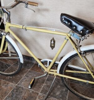 c371- vintage original Schwinn cruiser bicycle. Great condition - Image 9