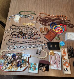 c373- vintage jewelry collection - Image 1