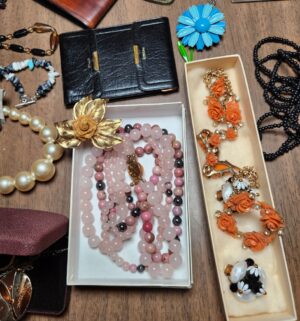 c373- vintage jewelry collection - Image 2