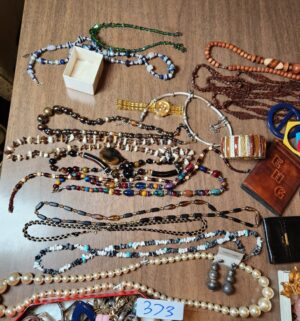 c373- vintage jewelry collection - Image 3