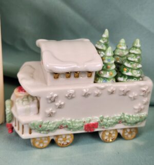 d53- lenox holiday traditions caboose - Image 2