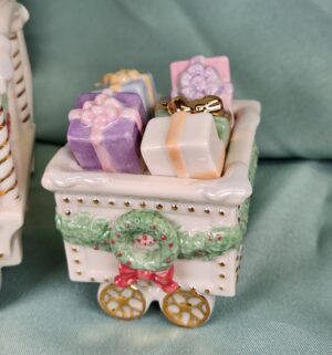 d74- Lenox Holiday Traditions Collection train car - Image 3