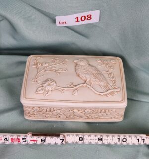 d108- Hour of Power Sparrows Club 2003 porcelain bisque musical jewelry box - Image 1
