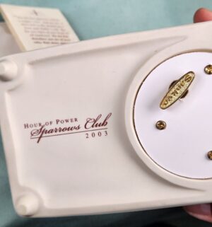 d108- Hour of Power Sparrows Club 2003 porcelain bisque musical jewelry box - Image 3