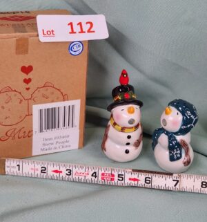 d112- Mwah ceramic snowman salt and pepper shakers - Image 1