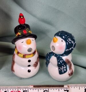 d112- Mwah ceramic snowman salt and pepper shakers - Image 2
