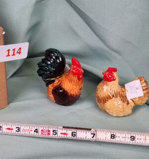 d114- Mwah Rooster & Hen Shaker set - Image 1