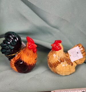 d114- Mwah Rooster & Hen Shaker set - Image 2