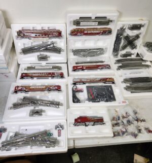 d203- Hawthorne Village San Francisco 49ers HO scale model train set - Image 1