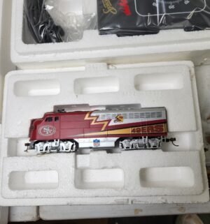 d203- Hawthorne Village San Francisco 49ers HO scale model train set - Image 2
