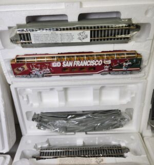 d203- Hawthorne Village San Francisco 49ers HO scale model train set - Image 5