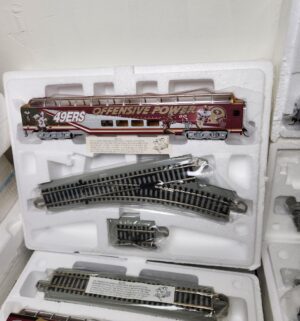 d203- Hawthorne Village San Francisco 49ers HO scale model train set - Image 6