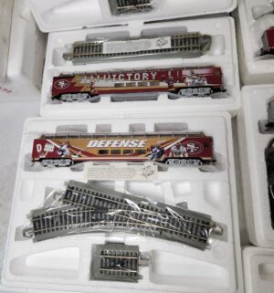 d203- Hawthorne Village San Francisco 49ers HO scale model train set - Image 7
