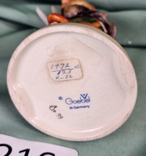 d216- Little Tailor. Goebel MI Hummel - Image 4