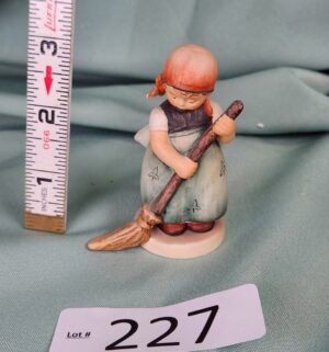 d227- Goebel M.I. Hummel Little Sweeper