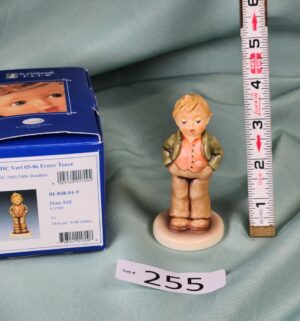d255- Steadfast Soprano. Goebel Hummel w/ box