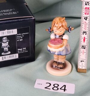 d284- Sweet as can be Goebel w/ box