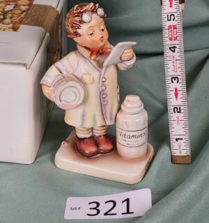 d321- little pharmacist w/ box