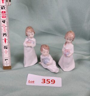 d359- Christmas Morning w/ Box. Lladro
