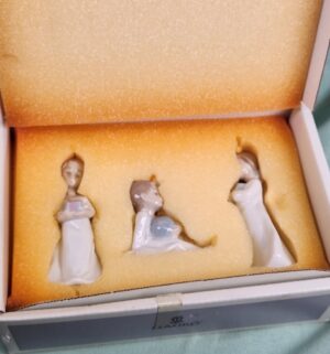 d359- Christmas Morning w/ Box. Lladro - Image 3