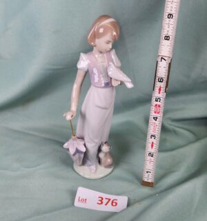 d376- Summer Stroll w/ Box. Lladro