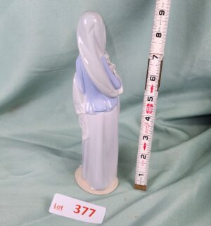 d377- Girl with Calla Lilies w/ Box. Lladro - Image 3