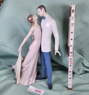 d406- Happy Anniversary w/ Box. Lladro