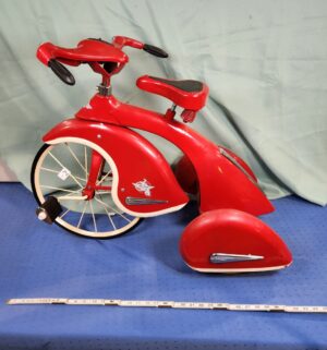 e2- contemporary Airflow Collectibles Sky King tricycle, a replica of the vintage 1930s model.