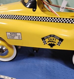e5- Roadmaster New York City Checker Cab-style pedal car - Image 6