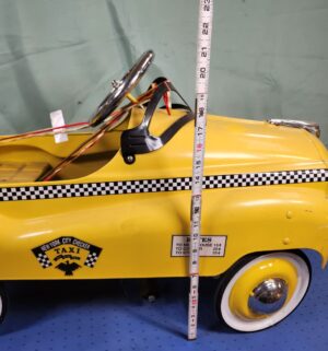 e5- Roadmaster New York City Checker Cab-style pedal car - Image 8
